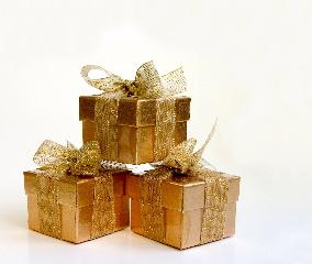 8 Tips From 8 Financial Experts on Saving Big This Holiday Season