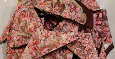 RECIPE: Marble Peppermint Bark – The Perfect Edible Christmas Gift
