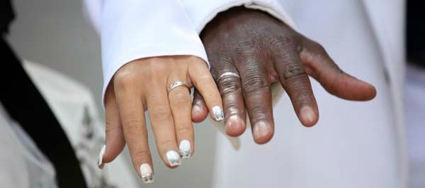 couple hands with rings weddling