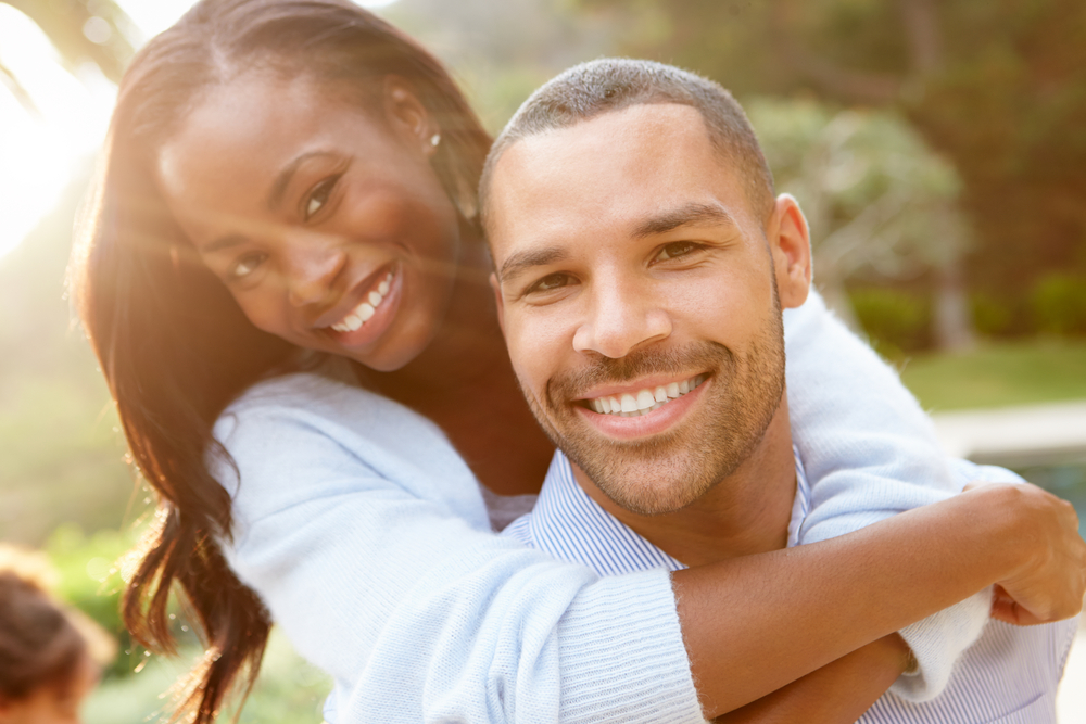 black couple man and woman happy smiling sunshine how to be grateful in relationships